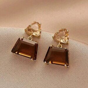 Gold gem stone dangle earrings NWOT ✨